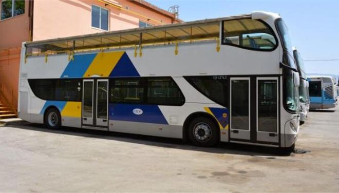  Ένα λεωφορείο για αστέγους στους δρόμους της Αθήνας