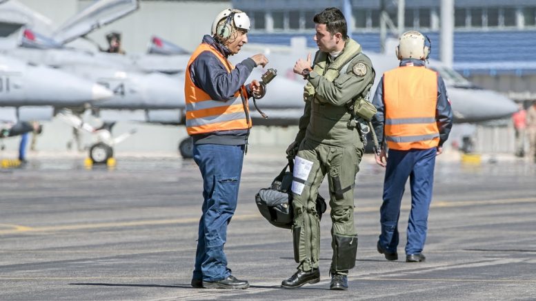  Βασίλειος Κοντόπουλος | Ο Έλληνας σμηναγός που ψηφίστηκε καλύτερος πιλότος του ΝΑΤΟ [VIDEO]