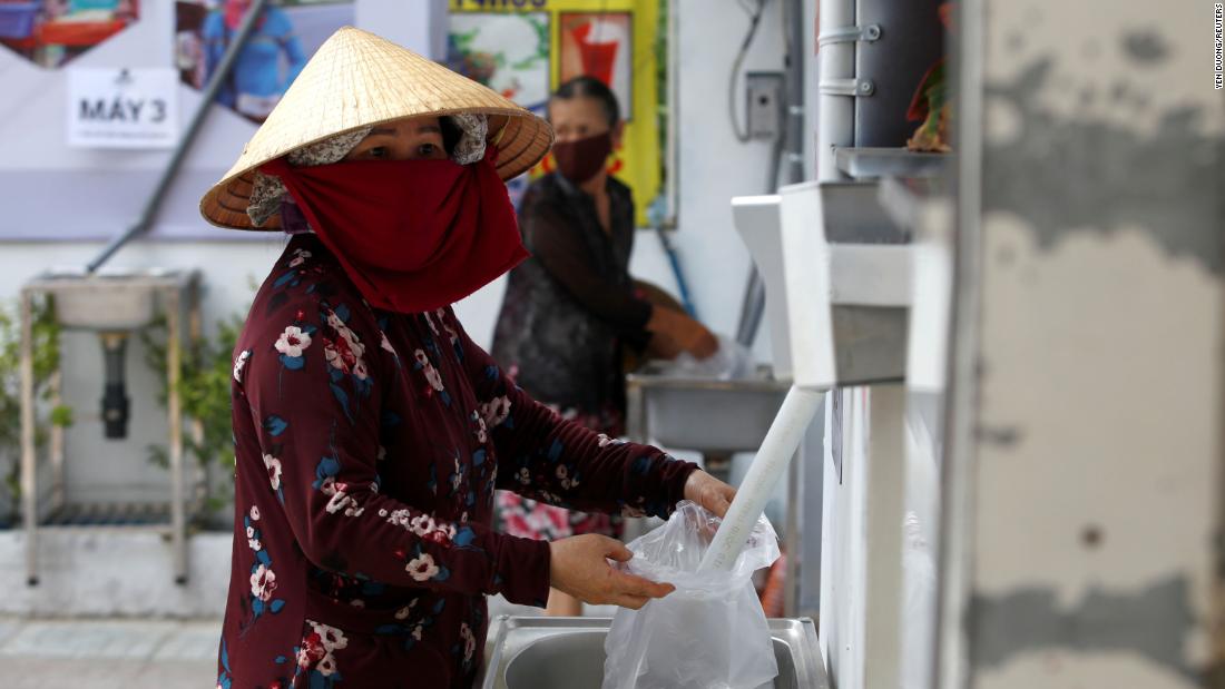  Βιετνάμ: Επιχειρηματίας δημιούργησε ΑΤΜ ρυζιού για τους φτωχούς (Video)
