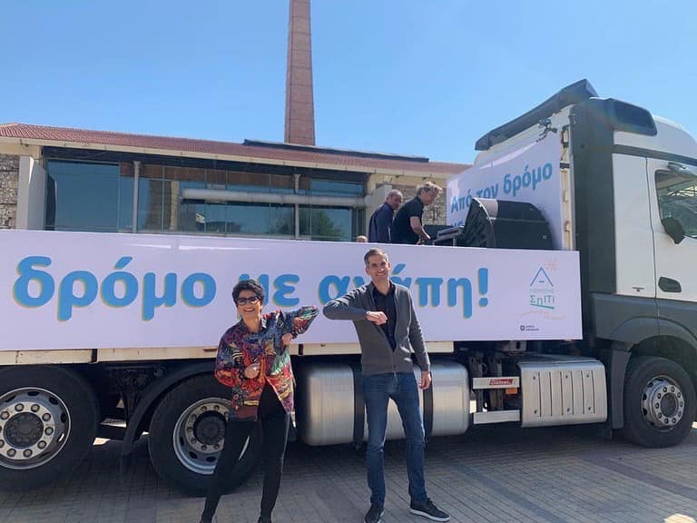  Άλκηστις Πρωτοψάλτη: Με ένα φορτηγό τραγούδια τριγυρνά στους δρόμους της Αθήνας