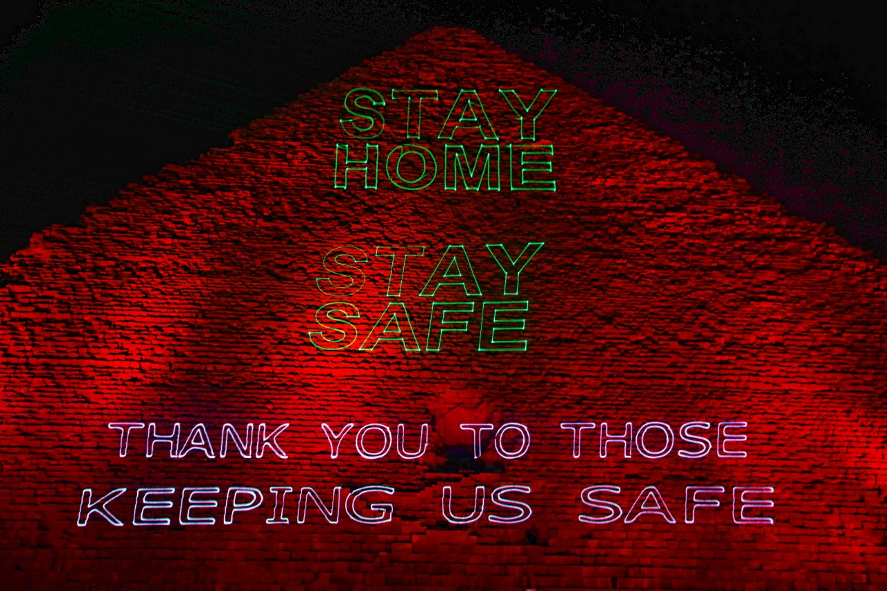 #PIXUR | Φωτίστηκε η Μεγάλη Πυραμίδα της Γκίζας: “Μείνετε σπίτι – Μείνετε ασφαλείς”