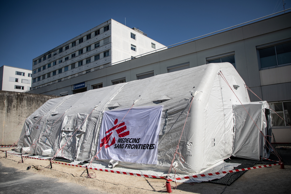  Γιατροί Χωρίς Σύνορα | Έστησαν φουσκωτό νοσοκομείο στη Γαλλία σε 2 μέρες (VIDEO)