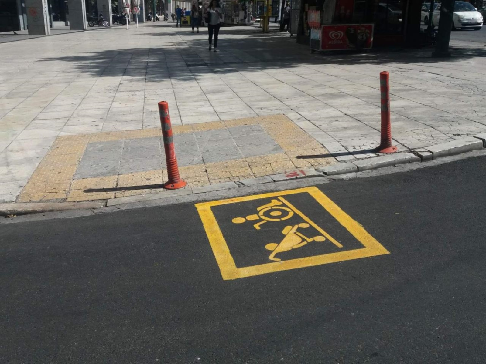  #ZΩME Aναπηρία | Δήμος Αθηναίων | Ειδική σήμανση στις ράμπες ΑμεΑ για το παράνομο παρκάρισμα