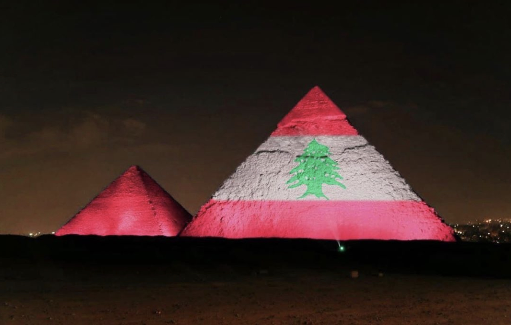  #Pixur | Η Αίγυπτος και το #Dubai φωτίστηκαν με τη σημαία του Λιβάνου ως μήνυμα συμπαράστασης