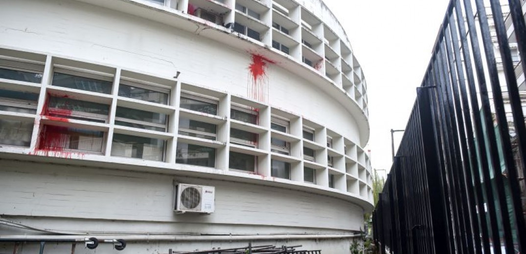  Επίθεση με κόκκινες μπογιές στο Γαλλικό Ινστιτούτο Θεσσαλονίκης