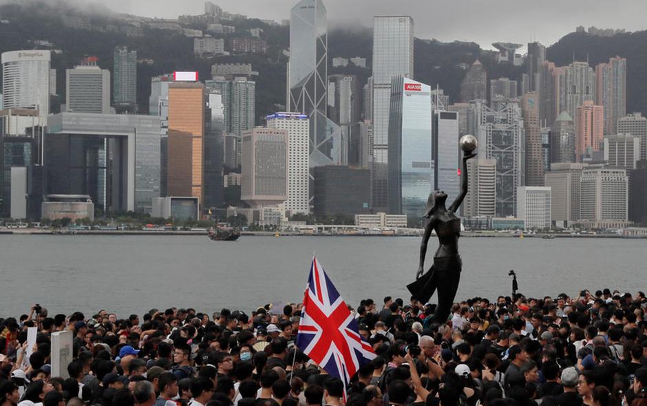  #OUTLANDERS | Thousands flee Hong Kong for UK, fearing China crackdown