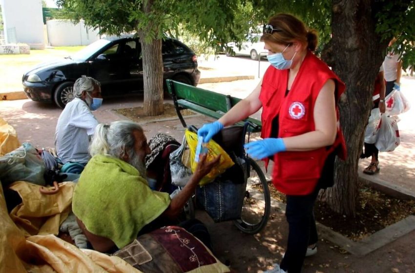  Ελληνικός Ερυθρός Σταυρός | Δίπλα στους άστεγους μέσα στον καύσωνα