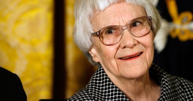 WASHINGTON - NOVEMBER 05: Pulitzer Prize winner and "To Kill A Mockingbird" author Harper Lee smiles before receiving the 2007 Presidential Medal of Freedom in the East Room of the White House November 5, 2007 in Washington, DC. The Medal of Freedom is given to those who have made remarkable contributions to the security or national interests of the United States, world peace, culture, or other private or public endeavors.  (Photo by Chip Somodevilla/Getty Images) *** Local Caption *** Harper Lee