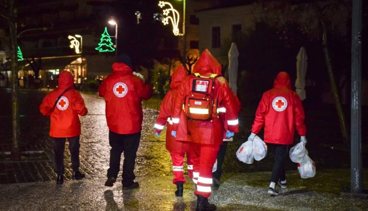 Ένας «άλλος» Άγιος Βασίλης από τον Ελληνικό Ερυθρό Σταυρό